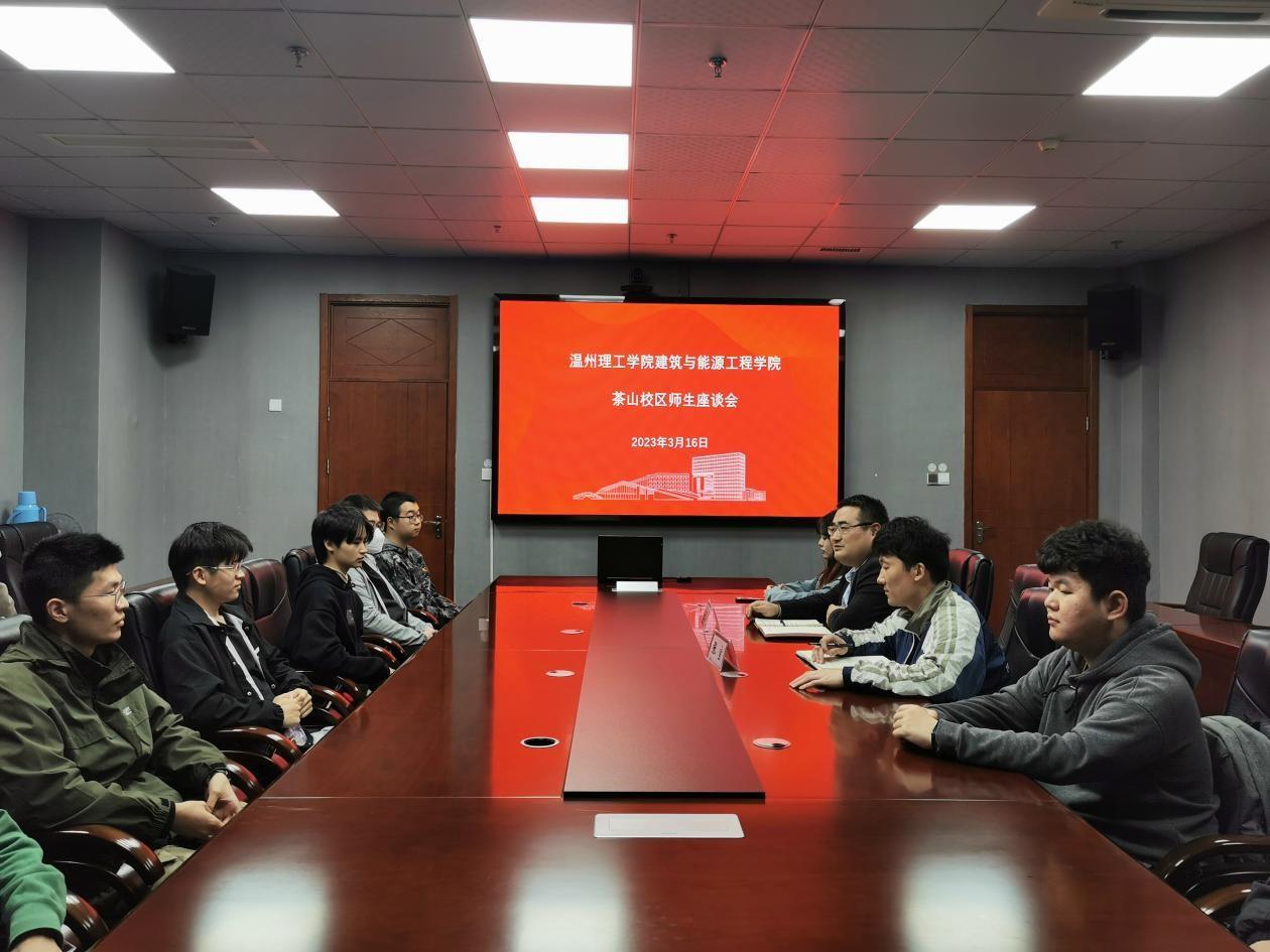 座谈会1.jpg