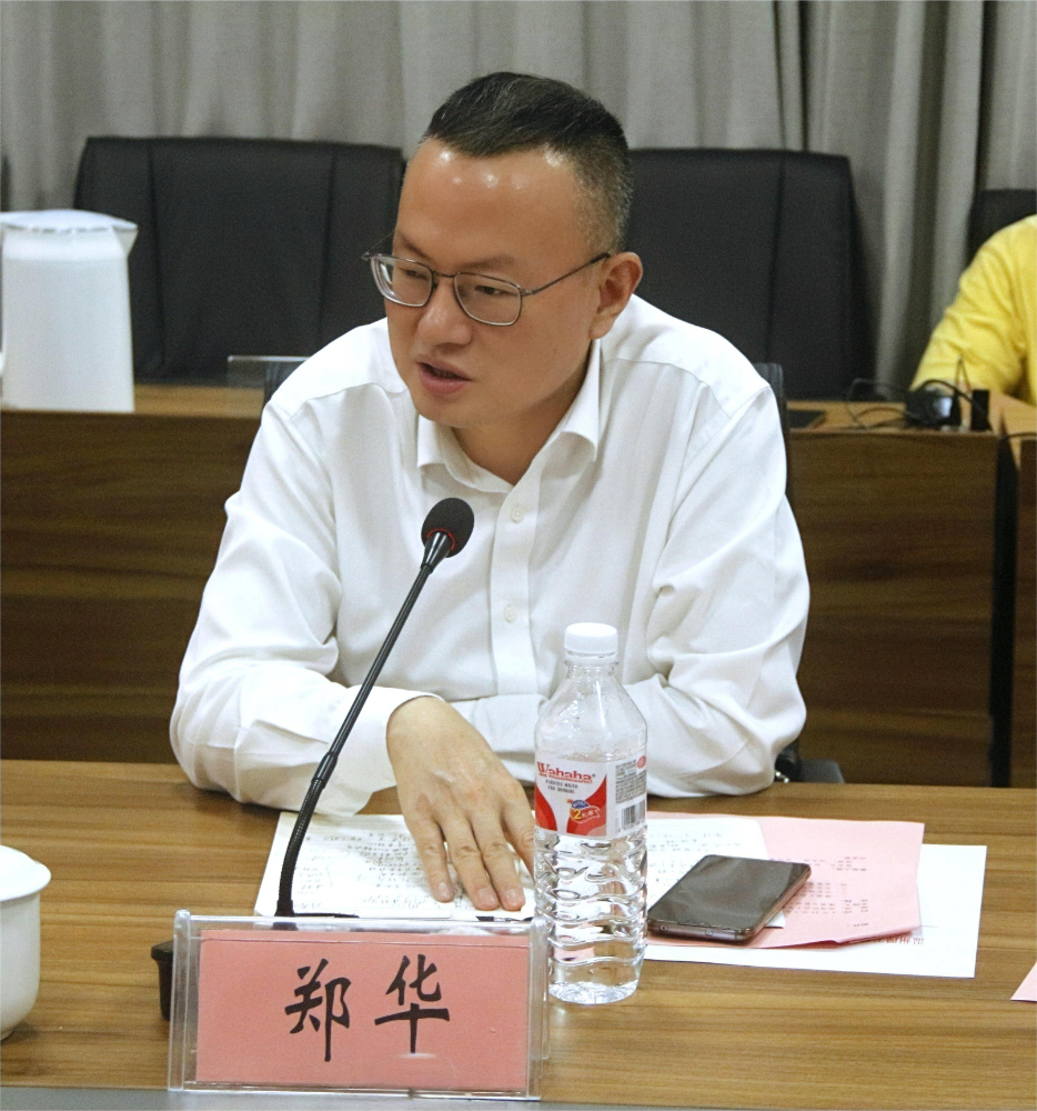 郑华.jpg